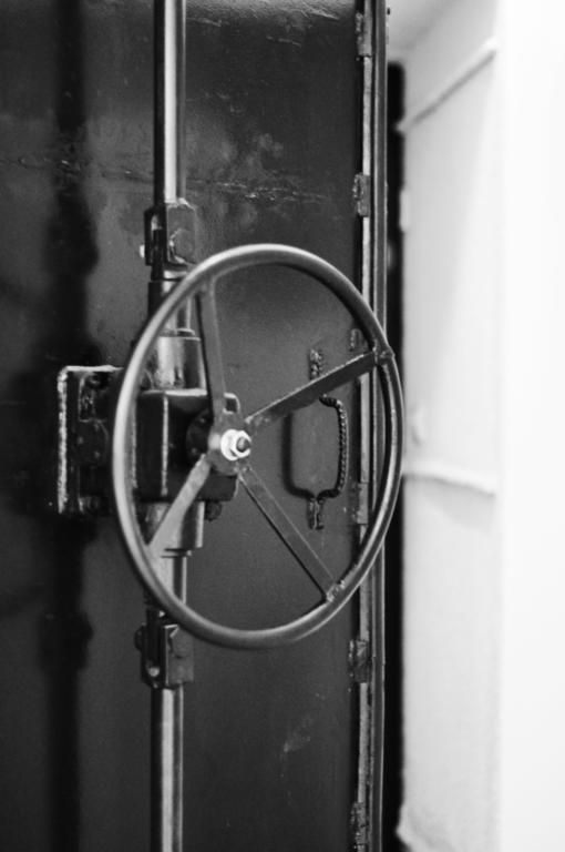 Bomb Shelter Apartment Вильнюс Номер фото