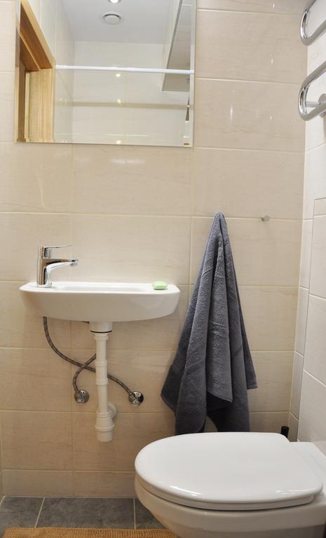 Bomb Shelter Apartment Вильнюс Номер фото