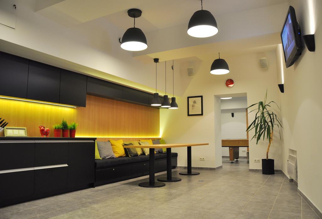 Bomb Shelter Apartment Вильнюс Номер фото